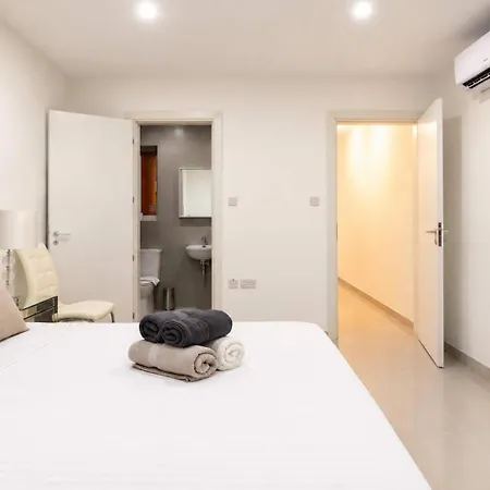 Bnbnova - 2br With Balcony & Sea Views In Spinola Bay Appartement